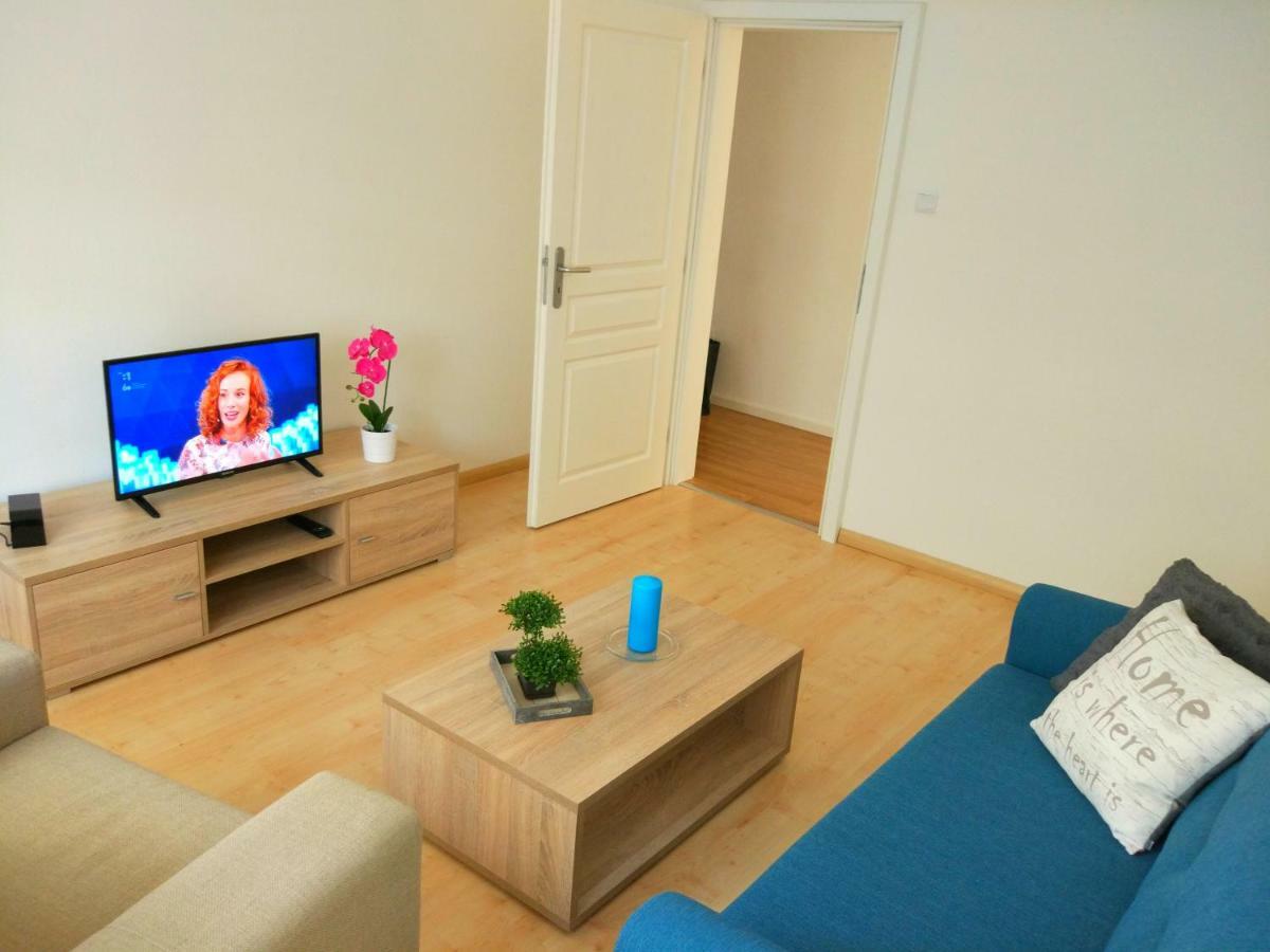 Riverview Apartment 브라티슬라바 외부 사진